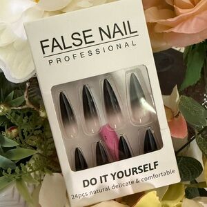🆕💅🏻 FALSE NAIL PROFESSIONAL 24 PIECE PRESS ON NAILS. BRAND NEW IN BOX. SEALED.